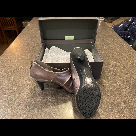 BNIB Peep Toe Cutout Booties - Picture 4 of 5